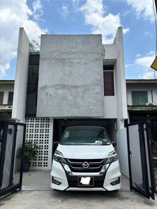 Relaxing House In Kuala Lumpur